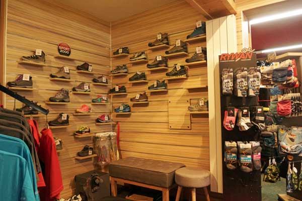 grand choix de chaussures de sports pour la randonnées et pour la ville marque regatta et élémenterre