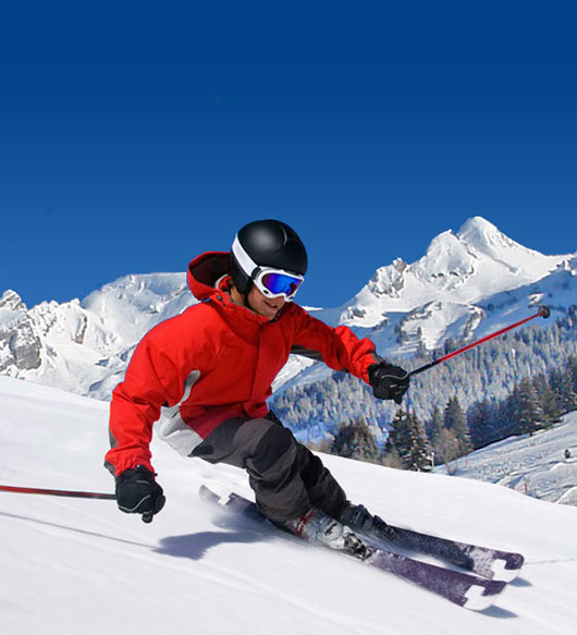 le magasin de location de ski Passion Glisse se situe à coté de l'office de tourisme de la Clusaz, grand choix des plus grandes marques de skis