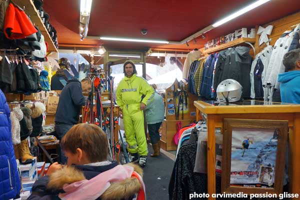 Les chaussures suivent 3 cycles de désinfection (normes CE) et sont parfaitement séchées avant chaque location pour vous procurer un confort